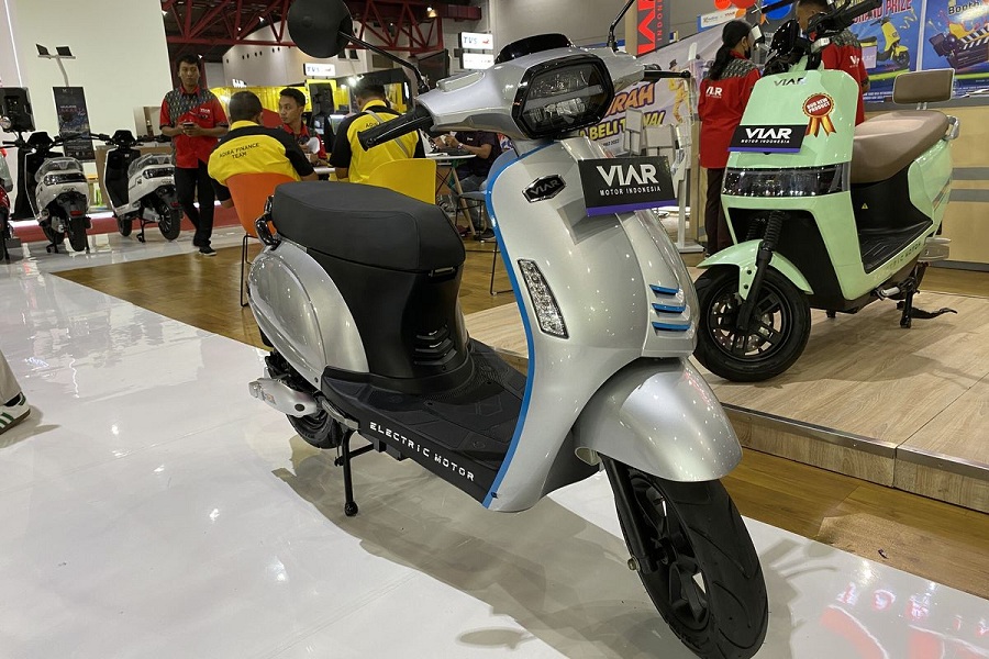 Viar EV1: Motor Listrik Bergaya Vespa dengan Daya 2.200 Watt